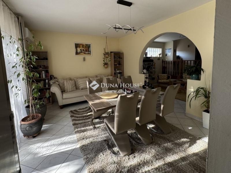 Eladó családi ház Budapest