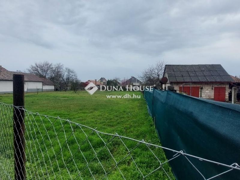 Eladó lakóövezeti telek Nagykáta