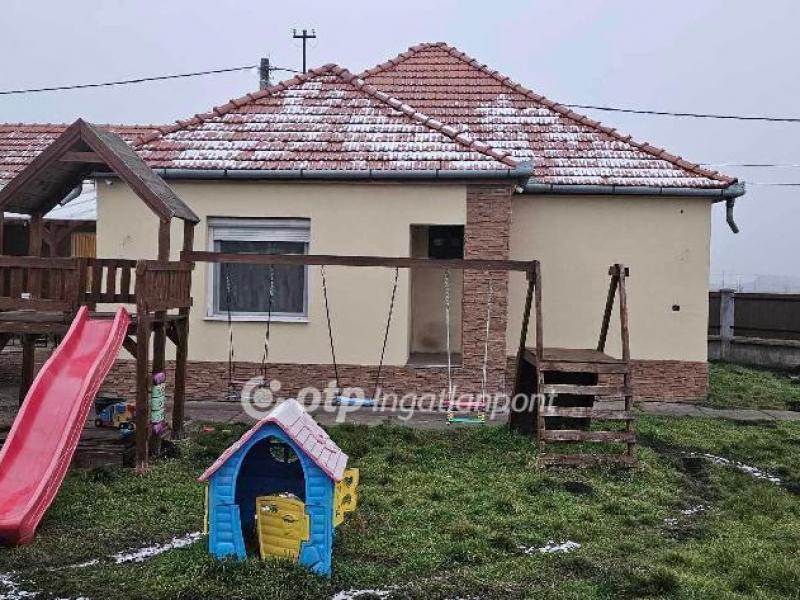 Eladó családi ház Jászberény