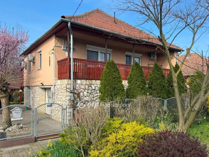 Eladó családi ház Poroszló