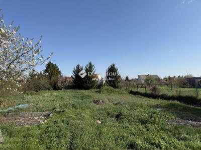Eladó lakóövezeti telek Abda