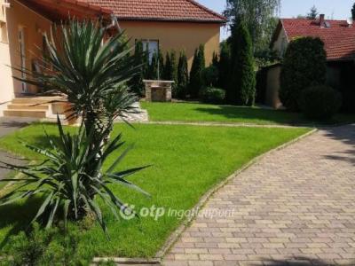 Eladó családi ház Harkány