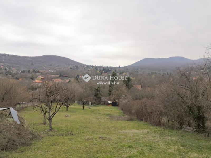 Eladó külterületi telek Pomáz