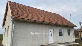 Eladó családi ház Újszász