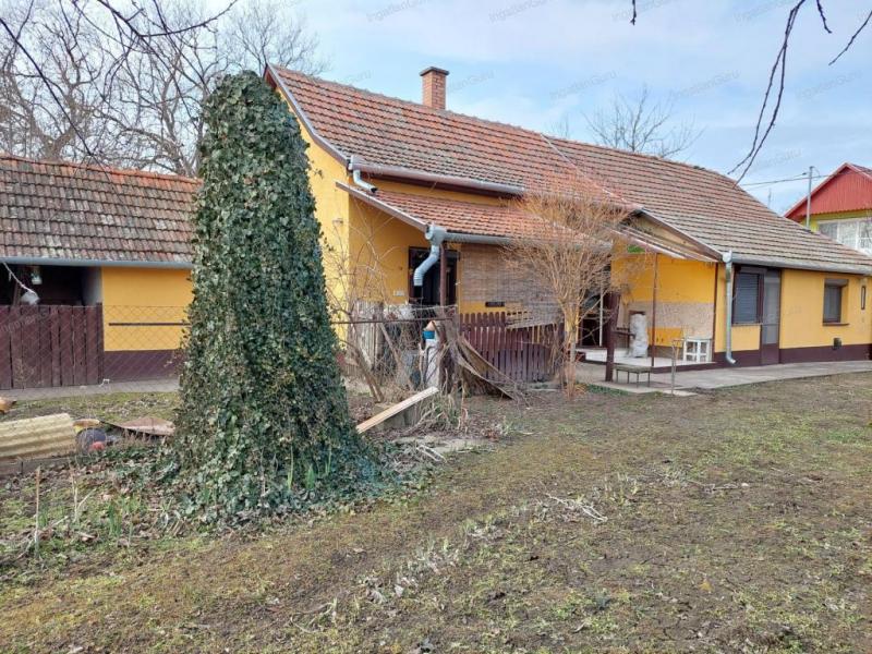 Eladó családi ház Kocsér