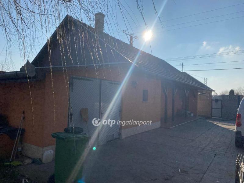 Eladó családi ház Abony