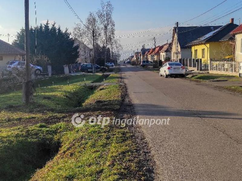 Eladó lakóövezeti telek Pásztó