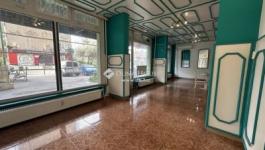 Eladó utcai bejáratú üzlethelység Dunaújváros