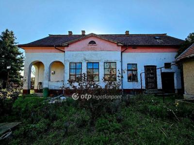 Eladó családi ház - 5430 Tiszaföldvár