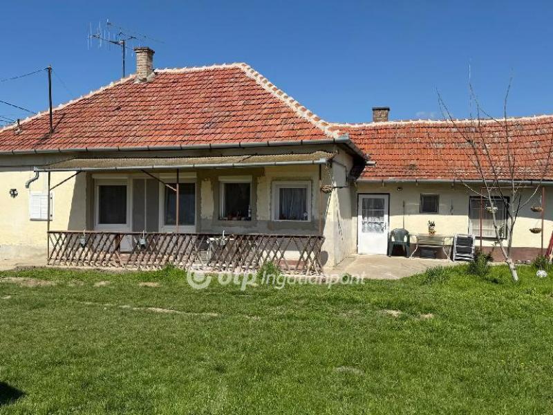 Eladó családi ház Sarkad