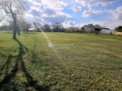 Eladó lakóövezeti telek Pécsudvard