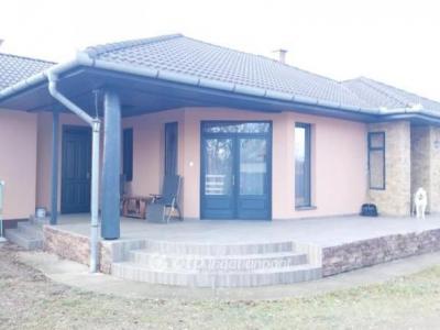 Eladó családi ház Téglás