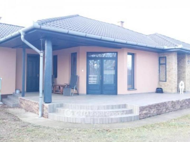 Eladó családi ház Téglás