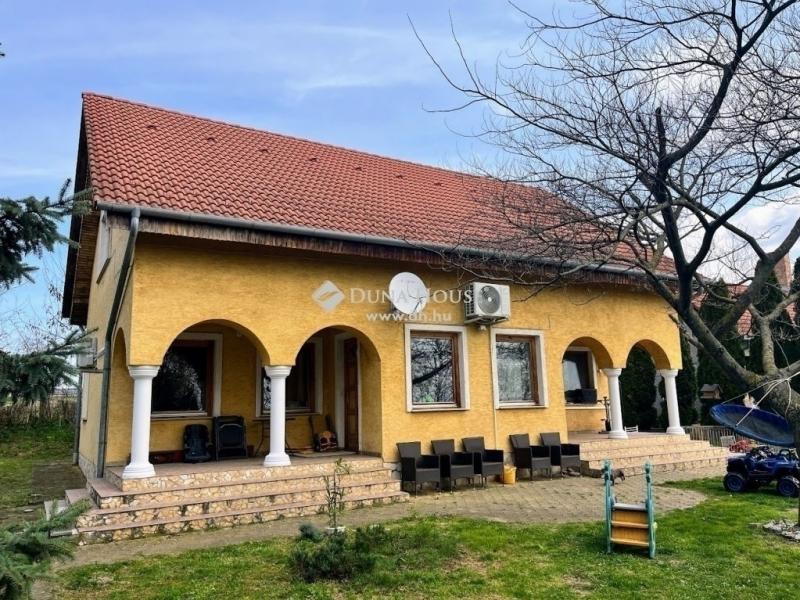 Eladó családi ház Pécs