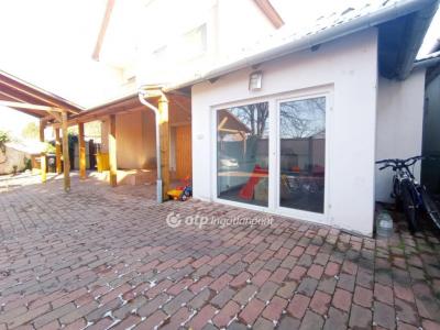 Eladó családi ház - 5600 Békéscsaba