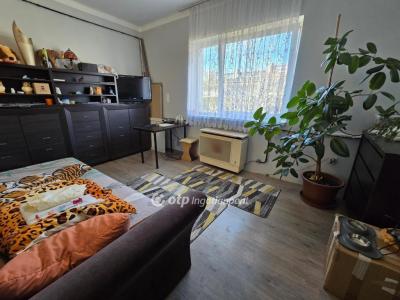 Eladó családi ház - 8200 Veszprém