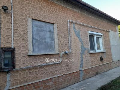 Eladó családi ház - 6771 Szeged