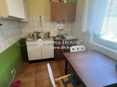 Eladó családi ház Úri