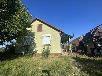 Eladó családi ház Úri