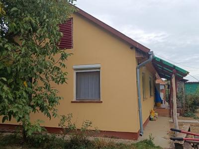 Eladó családi ház Úri