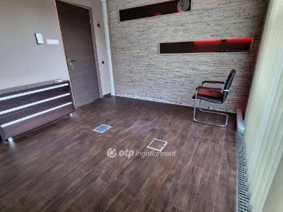 Eladó utcai bejáratú üzlethelység Budapest