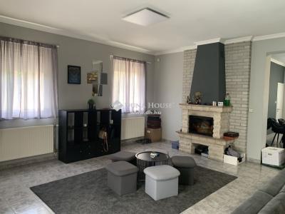 Eladó családi ház Fót