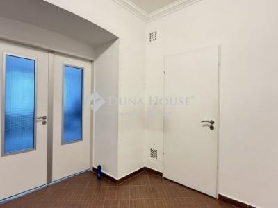 Eladó utcai bejáratú üzlethelység Budapest