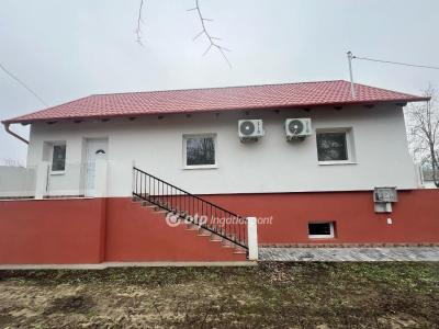 Eladó családi ház - 2766 Tápiószele