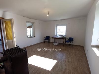 Eladó családi ház - 2344 Dömsöd
