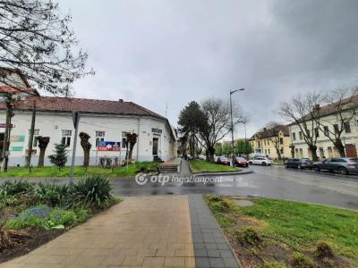 Eladó lakóövezeti telek Monor