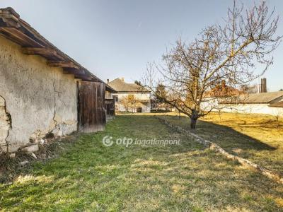 Eladó családi ház - 2822 Szomor