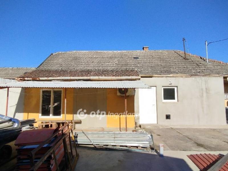 Eladó családi ház Jászberény