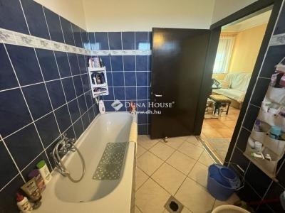 Eladó családi ház Úri