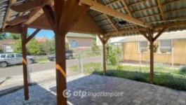 Eladó családi ház Újszász