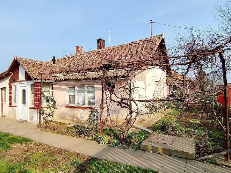 Eladó családi ház Karcag