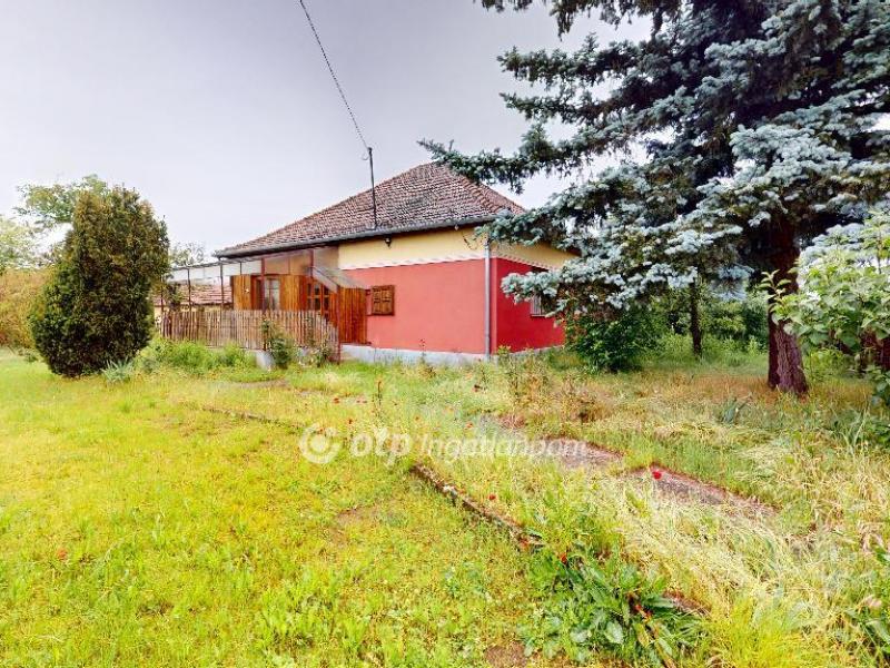 Eladó családi ház Nyírkarász