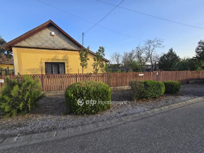 Eladó családi ház Kaba