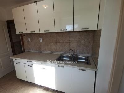 Eladó családi ház - 2344 Dömsöd