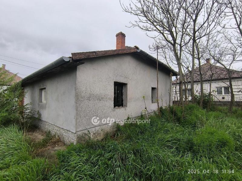 Eladó családi ház Tiszaföldvár