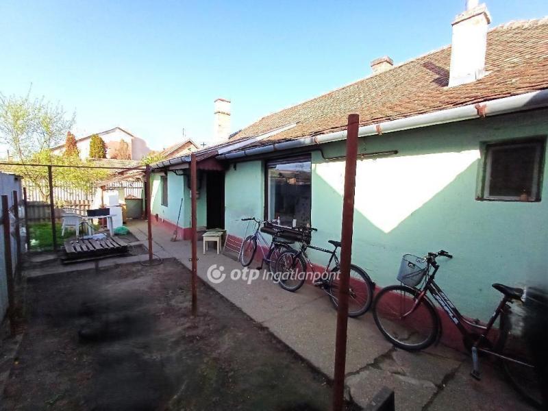 Eladó házrész Csongrád