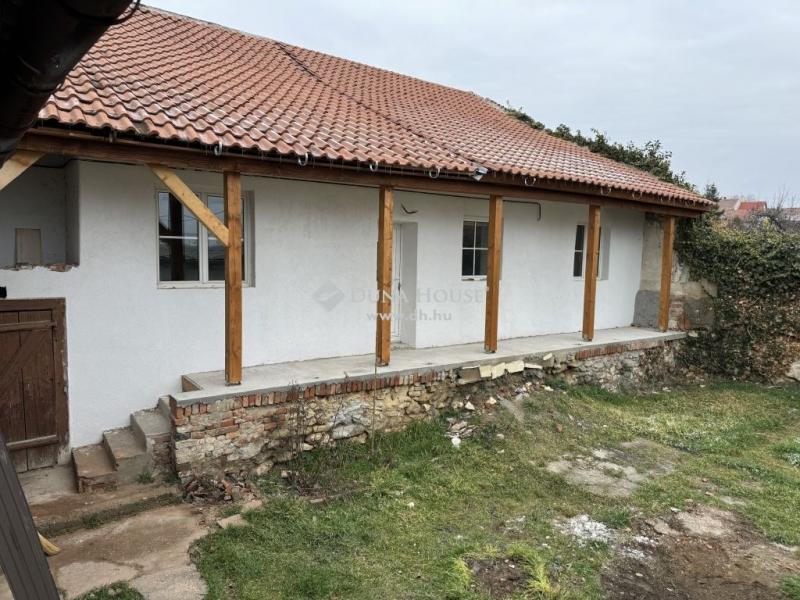 Eladó családi ház Pécs