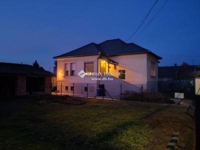 Eladó családi ház Cegléd