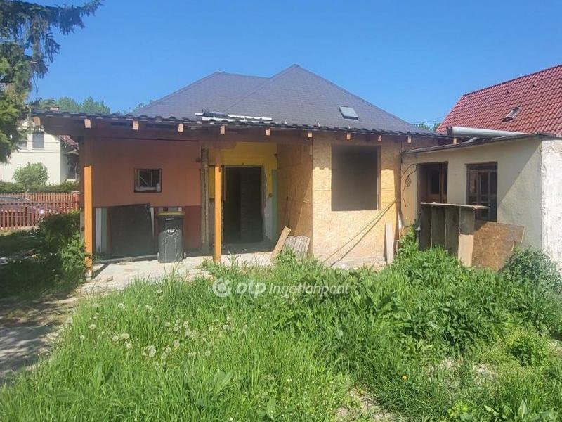 Eladó családi ház Abda