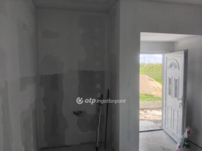 Eladó családi ház Görbeháza