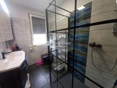 Eladó családi ház Vecsés