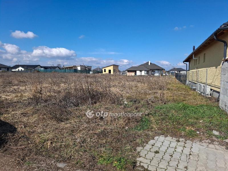Eladó lakóövezeti telek Kulcs