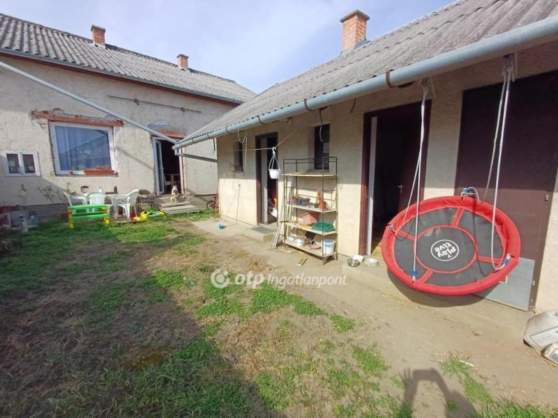 Eladó családi ház Csongrád