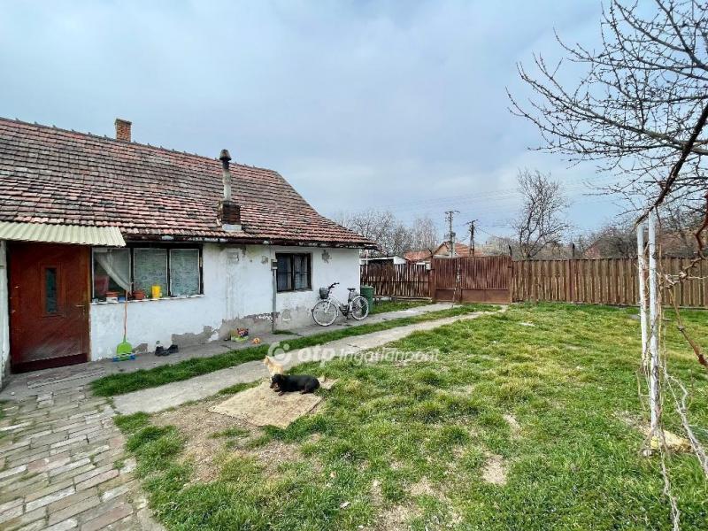 Eladó családi ház Csongrád