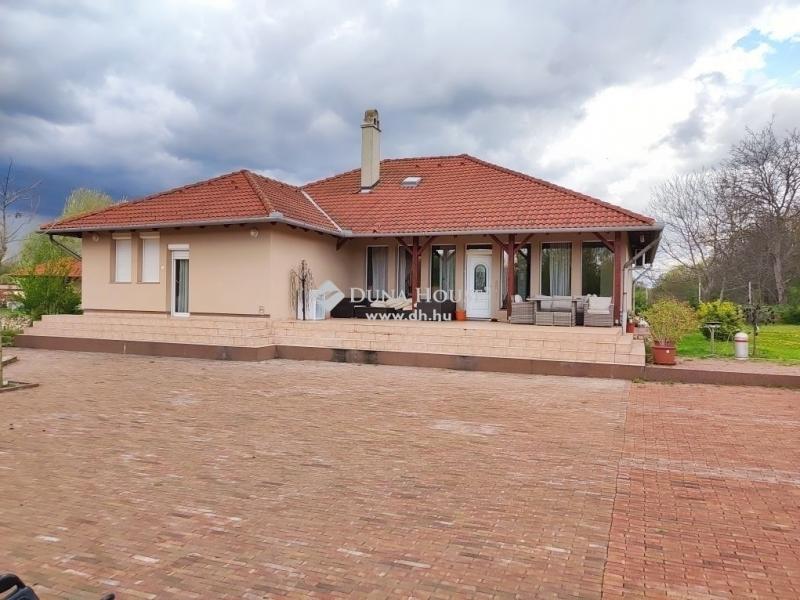 Eladó családi ház Maglód