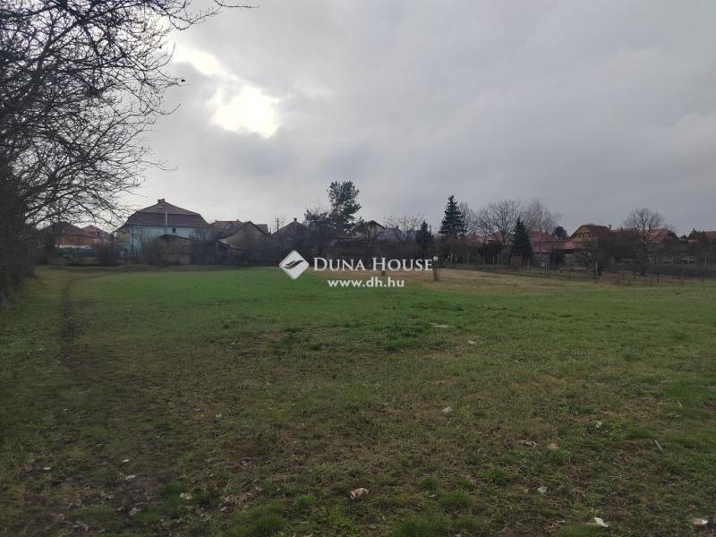 Eladó lakóövezeti telek Kartal